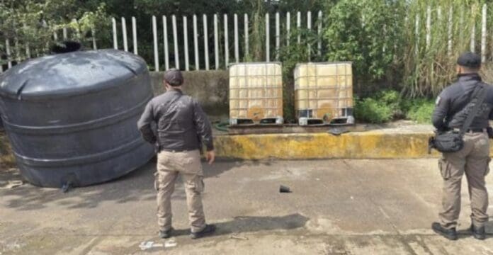 Decomisan más de 2 mil litros de huachicol en Coatzacoalcos, Veracruz. Continúa el problema a lo largo del país.