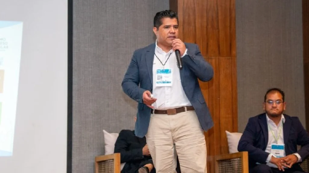 Cinco de sus especialistas presentaron ponencias técnicas