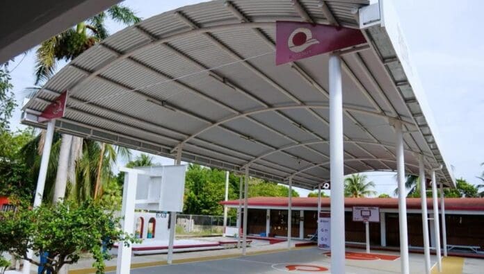 Alumnos del CAM “Frida Kahlo” de Bacalar estrenan nuevo domo gracias a la gobernadora Mara Lezama Espinosa.