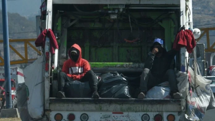 Trabajador fallece al quedar prensado en un camión de basura en Cuautitlán Izcalli, Edomex