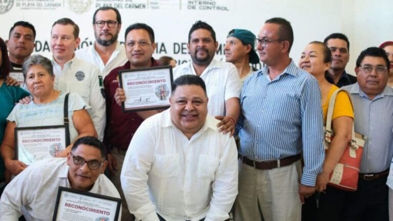 Gobierno de Estefanía Mercado entrega reconocimientos a integrantes de la Caravana Humanitaria de Playa del Carmen