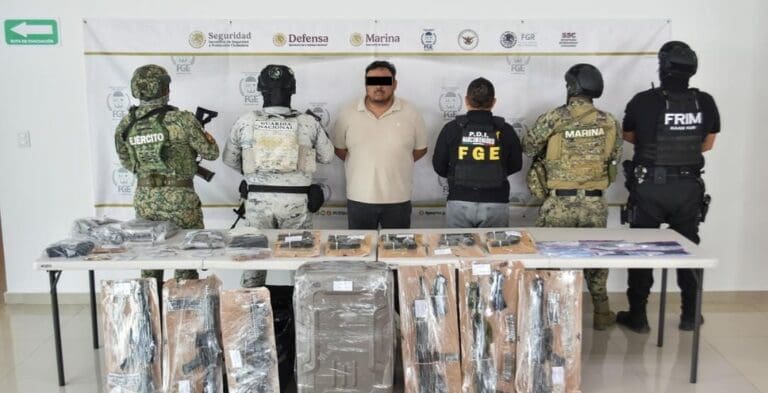 Detienen autoridades a "El Rayo", líder del CJNG en Playa del Carmen. Es un importante líder criminal que opera en la entidad.