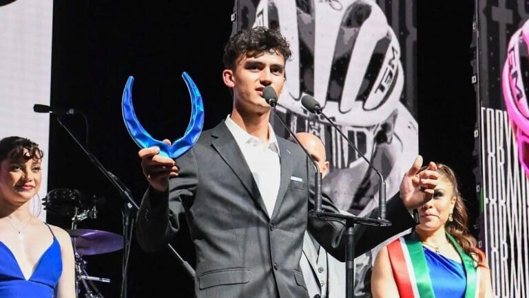 Video: Reconocen al ciclista Isaac del Toro como "Ídolo Deportivo" del 2025 en México