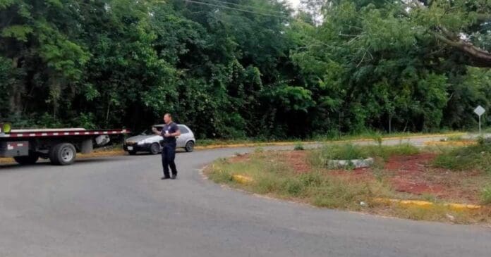 Un sujeto fallece tras caer de un vehículo en movimiento en Chetumal; resultó que el conductor era un menor de edad.