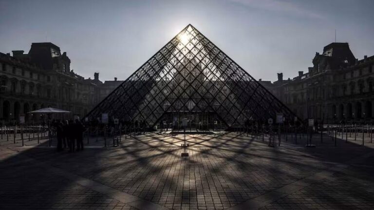 Subirán precio de entradas al Museo del Louvre en París para reforzar seguridad en 2026