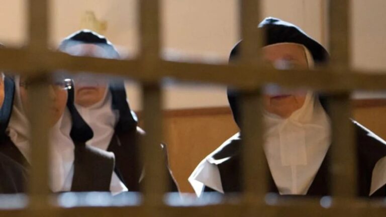 Arrestan a dos monjas por la presunta venta de obras de una iglesia en España