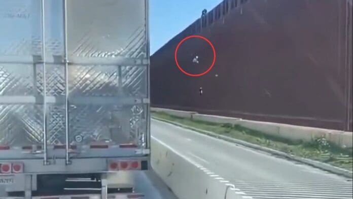 Video: Migrantes se caen tras cruzar el muro fronterizo en Estados Unidos