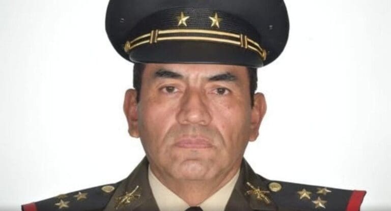 Continúa prófugo el jefe de escoltas de Carlos Manzo, edil de Uruapan, Michoacán. Ya es buscado por todas las Fiscalías del país.