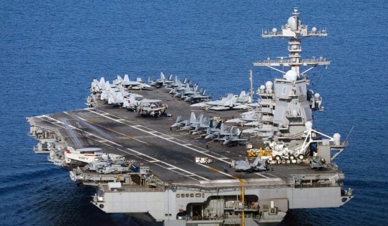 VIDEO Estados Unidos despliega portaaviones y buques en el Caribe para amenazar a Venezuela