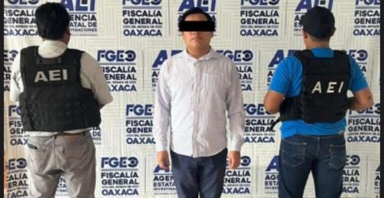 Detienen a sujeto que fue descubierto vendiendo imágenes íntimas de una mujer en Oaxaca. Ya está tras las rejas.