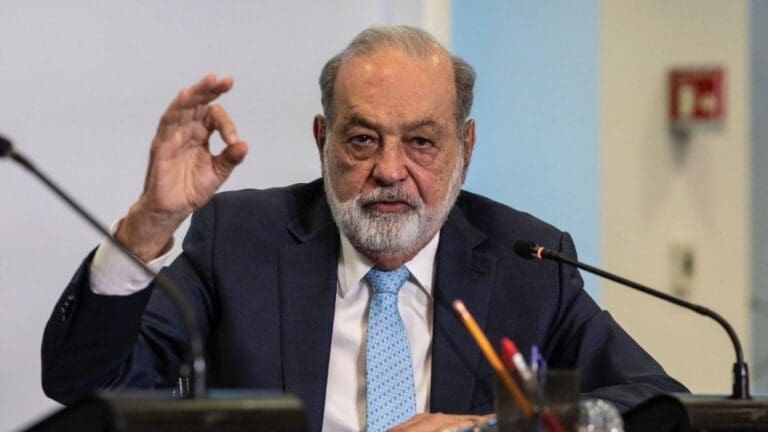 El millonario empresario Carlos Slim vuelve a insistir en que México debe invertir 25 por ciento del PIB si quiere crecer.