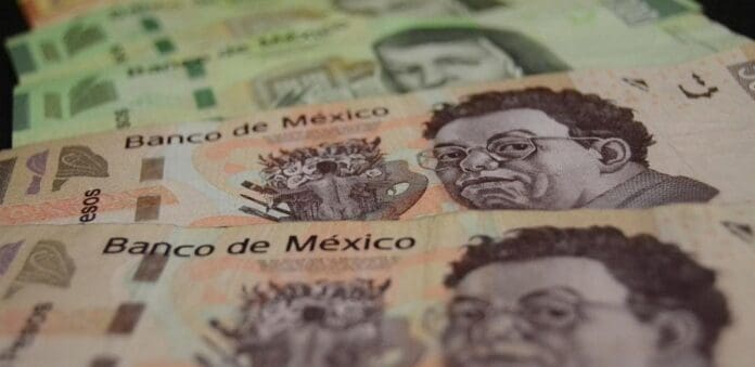 Salario mínimo en México será de 315 pesos diarios a partir de enero de 2026. Así lo informó la presidenta este día.