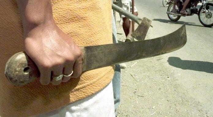 Mujer es atacada con machete por su pareja en Guadalupe, Nuevo León