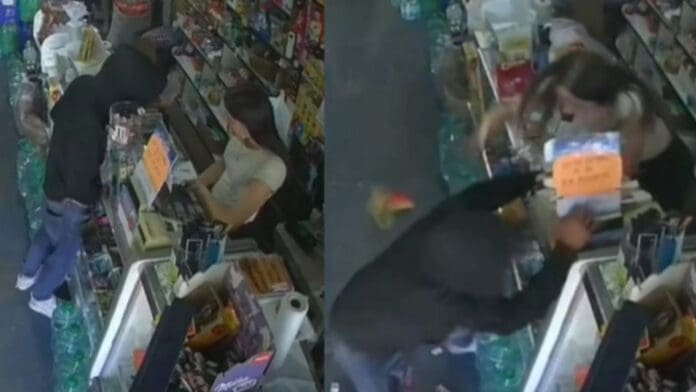 Video: Ladrón intenta asaltar a tendera y es atacado a navajazos y patadas en Ecuador