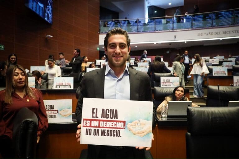 Gino Segura vota a favor de la nueva Ley de Aguas Nacionales