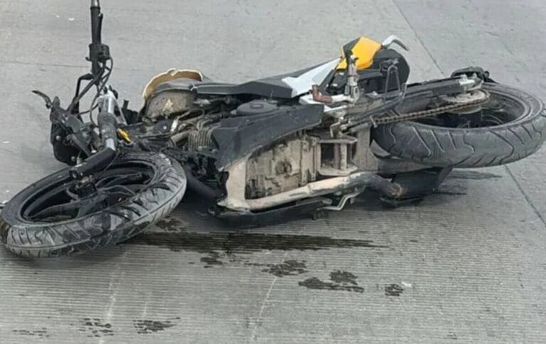 Adolescente muere tras chocar su motocicleta en Gómez Palacio, Durango