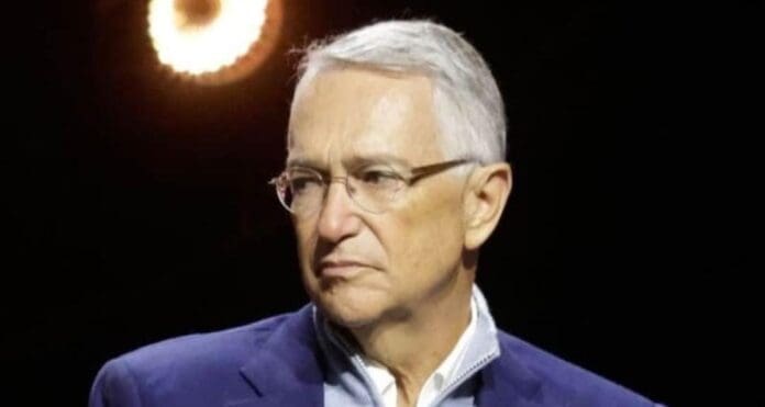 Ordenan reactivar las apps de apuestas del empresario Salinas Pliego investigadas por lavado de dinero. Sigue el tema.