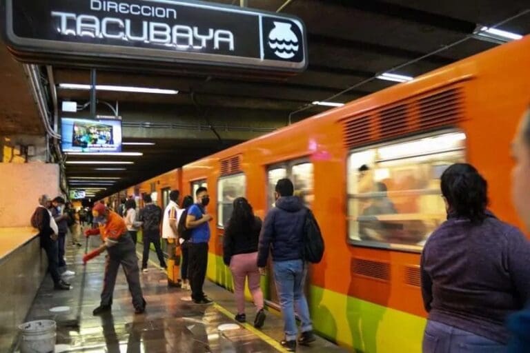 Muere adulto mayor al interior de la estación Chabacano de la L2 del Metro de CDMX