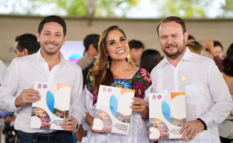 Renán Sánchez Tajonar acompaña a la gobernadora Mara Lezama en la presentación del Plan Estratégico para el Desarrollo Sostenible