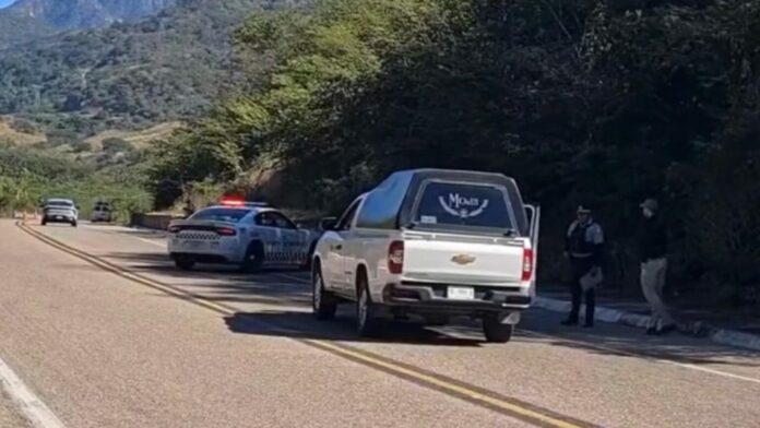 Abandonan cinco cadáveres sobre la carretera Durango-Mazatlán, Sinaloa
