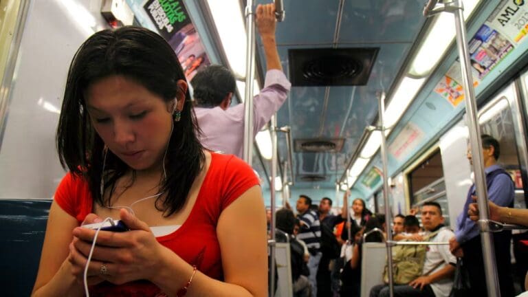 Desactiva este ajuste del celular para evitar estafas cuando no lo usas