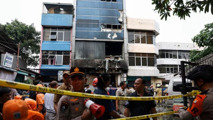Video: Mueren al menos 22 personas tras incendio de un edificio en Yakarta, Indonesia