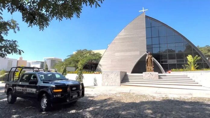 Ladrones regresan reliquias y piezas de oro robadas de un santuario en Colima