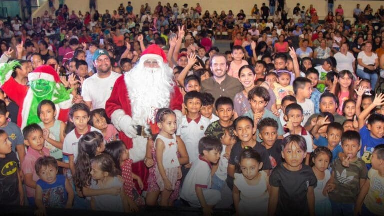 En territorio Fernando Muñoz celebra la navidad rodeado de cientos de playenses