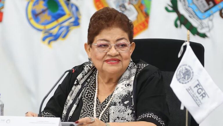 Presenta Ernestina Godoy plan estratégico para "atacar la corrupción y limpiar la FGR"