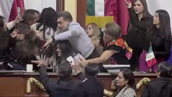 Video: Diputadas del PAN y Morena se 