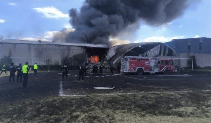 Video Tragedia aérea en Toluca mueren seis personas tras desplome de jet privado