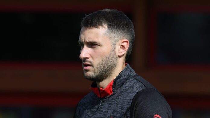 Confirman que el futbolista mexicano Santiago Giménez será operado del tobillo en Milán