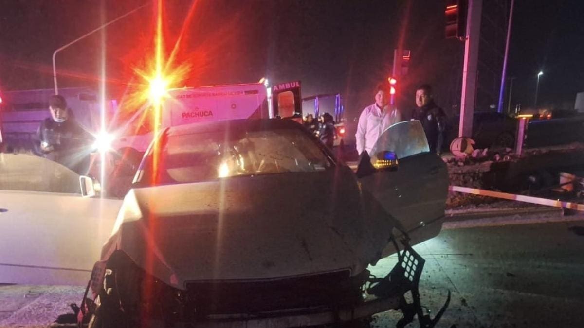 Mueren dos jóvenes en trágico accidente tras intentar evadir alcoholímetro en Pachuca, Hidalgo