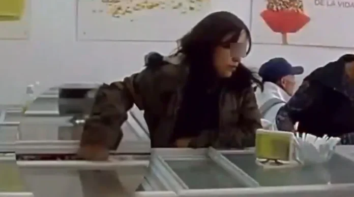 Video Captan a madre e hija robando paletas de hielo en Pachuca, Hidalgo