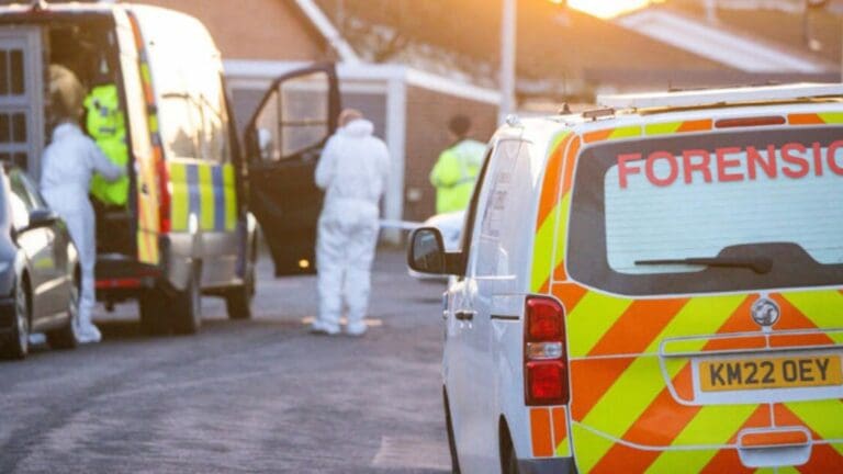 Joven de 15 años mata a puñaladas a una niña de nueve en Inglaterra