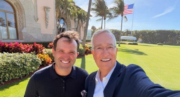 Salinas Pliego presume que jugará golf y cenará con Donald Trump; internautas dicen que compró boleto, no fue invitado.