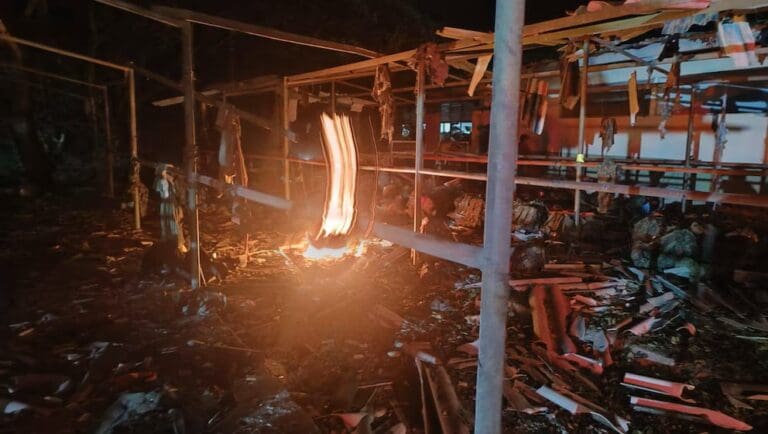 Video: Mueren siete militares y 31 quedan heridos tras ataque terrorista a base militar en Colombia