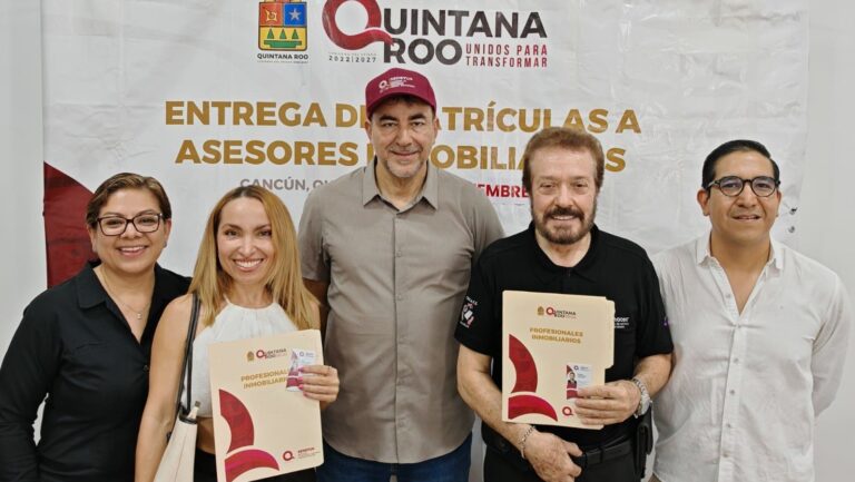 Entrega SEDETUS 53 matrículas a profesionales inmobiliarios y fortalece la certeza jurídica en Quintana Roo