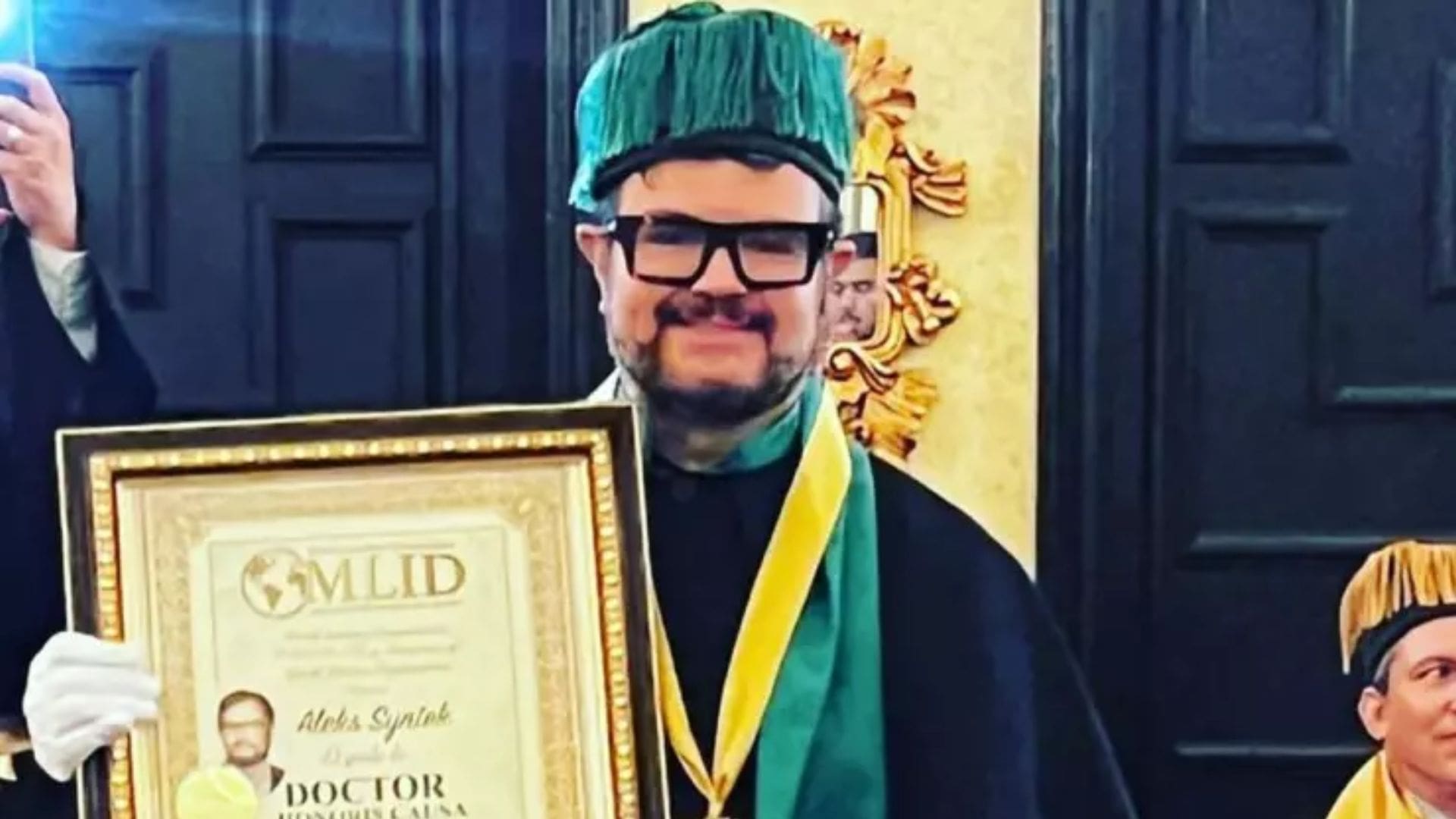 Senadores del PRI presentan iniciativa para frenar la venta de doctorados honoris causa sin aval académico