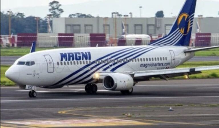 Piloto secuestra avión de Magnicharters que volaría de CDMX a Cancún