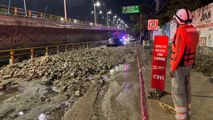 Video: Fuertes lluvias arrastran a varios vehículos y tres arboles en Tuxtla Gutiérrez, Chiapas