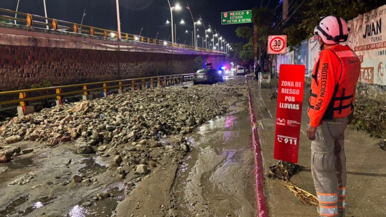 Video: Fuertes lluvias arrastran a varios vehículos y tres arboles en Tuxtla Gutiérrez, Chiapas