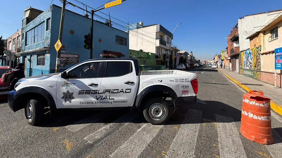 Muere motociclista tras chocar contra vehículo de carga en Metepec; responsable huyó