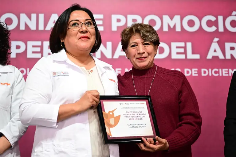 Reconoce Delfina Gómez tryectoria de médicos del ISSEMYM