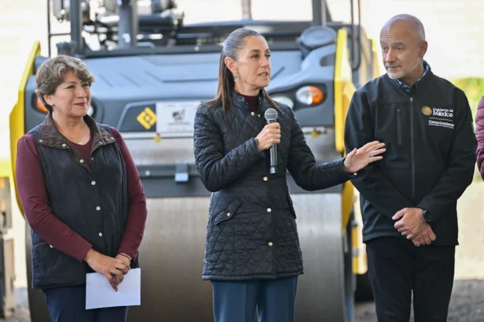 Entregan Claudia Sheinbaum y Delfina Gomez trenes de pavimentación del PIO