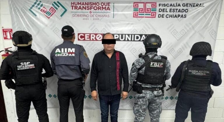 Detienen a un líder sindical por presuntamente exigir unos 8 mdp a cambio de plazas en el gobierno en Chiapas.