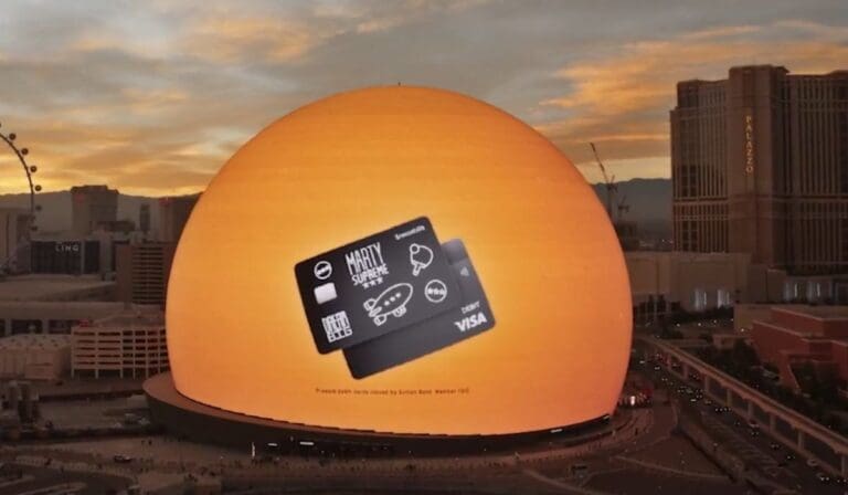 Video Actor Timothée Chalamet se convierte en el primer humano en estar arriba de la esfera de Las Vegas