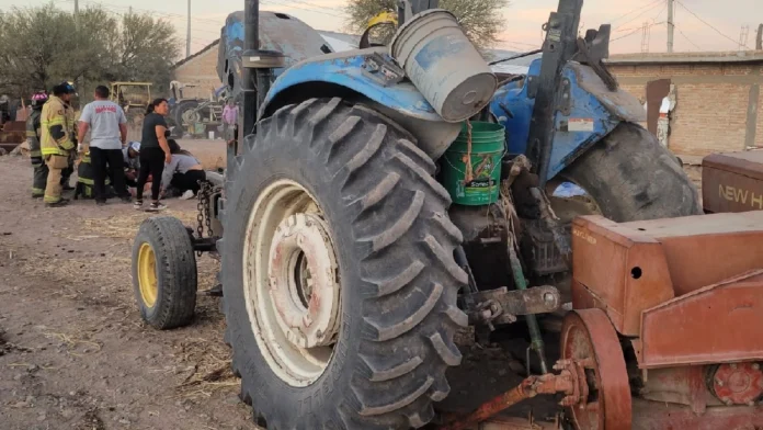 Hombre queda grave tras ser aplastado por un tractor en San Pedro, Coahuila