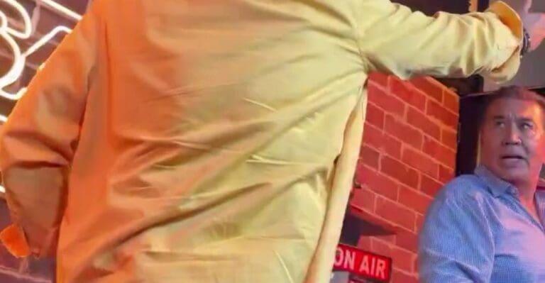 Diputado priista Héctor Yunes agrede a periodista durante una entrevista. No es la primera que se comporta de esa manera.