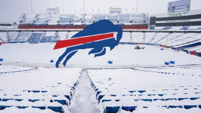 Buffalo Bills, equipo de la NFL invita a sus aficionados a palear la nieve del estadio antes del juego del domingo